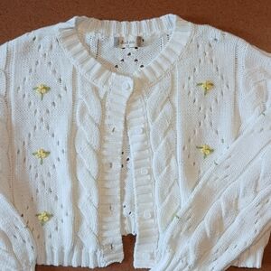 Altar't State  NWT Cropped Sweater  Sixe X Small,  White with yellow flowers